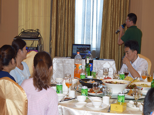 端午節(jié)公司舉行聚餐活動